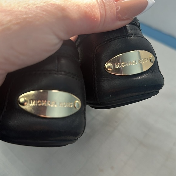 MICHAEL KORS SUTTON LEATHER LOAFER size 9 - Picture 7 of 10